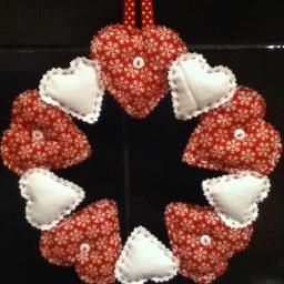 I make heart items either as wreaths, garlands or individual