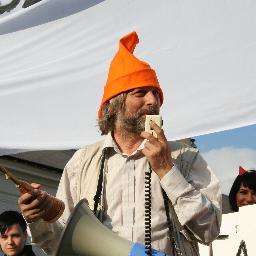 Artysta, happener malarz, autor kilku książek. Twórca ruchu 