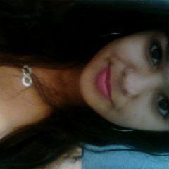 . tenho 15anooos.-. ,Aquariana,muuuito Ciumenta;s , muito dramática muito Irônica,feia;3 , Orgulhosa,Boba ee Chata:)