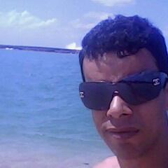 Formado em Direito CESMAC-AL, consultor de vendas hoje no seguimento d internet wireless, meu hobby predileto e a musica toco violao e canto.
