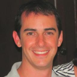 Contador Público. Padre, esposo, hijo y amigo. Servidor tandilero...