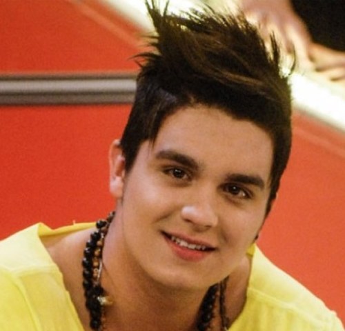 Ele é um anjo. Não lembro de ter visto asas, só sei que tinha um sorriso lindo. Ele se chama @luansantana ✨ Criado: 28/03/13 Oficializado: 21/04/13 Natal/RN