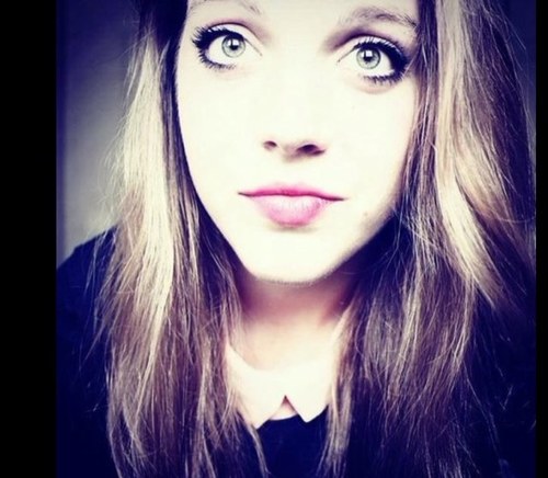 Ariana ferey: 16 ans. 1 mètre 70. Si tu parles derriere mon dos c'est juste parce que t'es derriere moi. Kiss les rägëûxxx