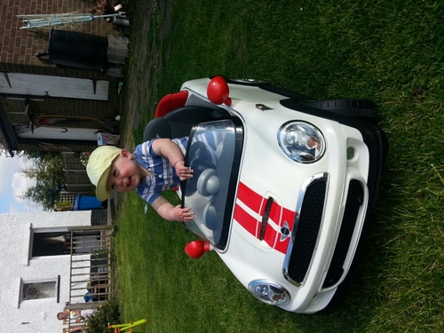 My Name is Euan I'm 5 months old & my Daddy is getting me lots of followers 4 when i'm older, So Follow me & i will always follow Back :)