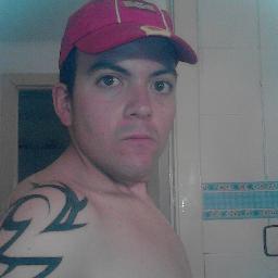 Sentirdeunavida's profile picture. Un dia te das cuenta que la vida es una travesía y que tu tan solo eres un viajero que vas de paso en este largo viaje en el que tan solo intentas vivir en paz