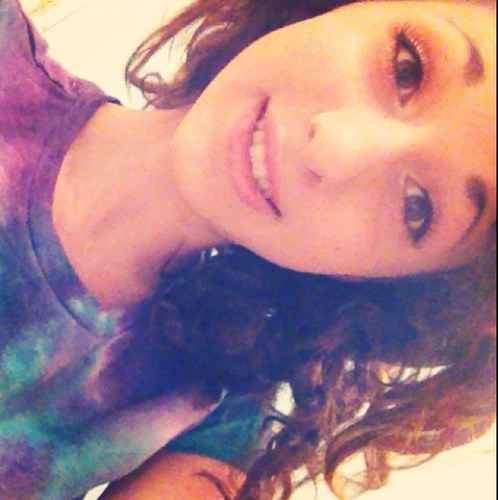 My name is Maddi.  Lover of cats, food , movies , books, rainy days ☔, and sunny ones ☀