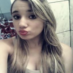 una Capricorniana , são pauliina & romântica ... 
Segue que eu siigo de vooltta !   *-*
http://t.co/BEym9BM2VM