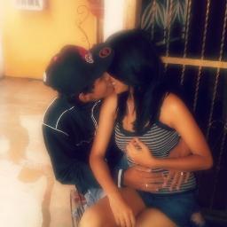 HOLA*-* Me llamo Rosanny:$ 
Tengo 17 años, Soy bajita negrita y felizmente CACHETONA*-* tengo novio:$ NO ZAMUREES;$
Sigueme&TeSigo:$ Fin*-*