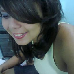 Sou uma garota que crê em Deus, ama os meus amigos, confiante,comunicativa, cortês