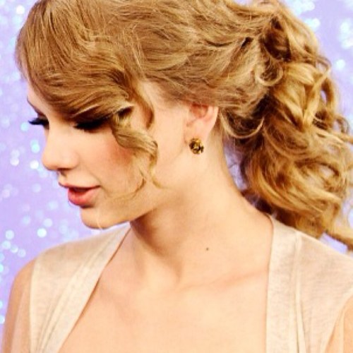 Free Swiftology Classes ;) ALL of our tweets are facts about Taylor Allison Swift (we'll follow back if you ask)