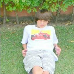 adoro jogar futebol e cantar