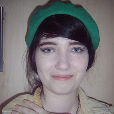 Profile Picture of Lisa-Claire Maloney (@FailingThespian) on Twitter