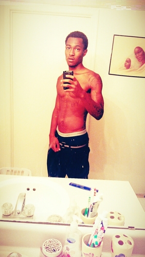 I'm addicted to money nd I love pussy,,sum say I'm a nasty nigga but don't give a fuck!!