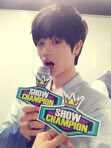 ซองแจ จาก บีทูบีครับ คุย ฟอล เมน กับผมได้  ผมน่ารักที่สุดแล้ว :)