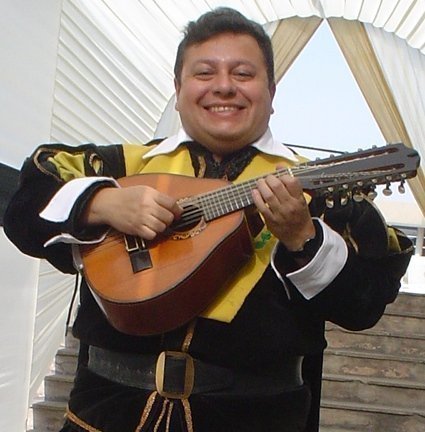 Medico Nefrologo en Hospital Santa Rosa. Tuna Mayor de Medicina Cayetano Heredia
