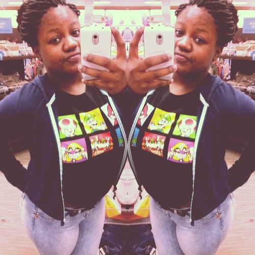 - Follow Me && My Twinn @Demarquez_Ownss BiTCH (: ! Fwuu -XoXo