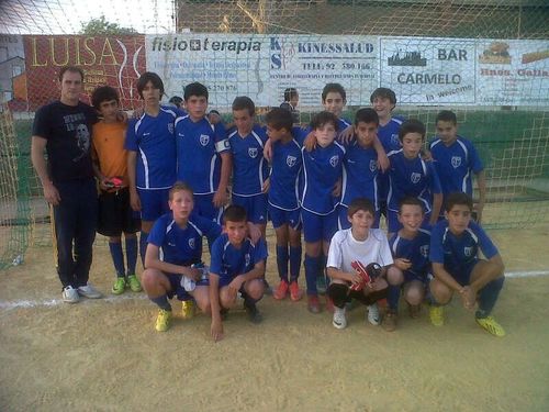 estudiante de eso, jugador de futbol y amante de la juerga