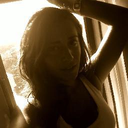 BenedettaRubin's profile picture. Nata e cresciuta a Roma, cerco ancora me stessa e la mia vera casa. 
Oggi è meglio di ieri e peggio di domani.