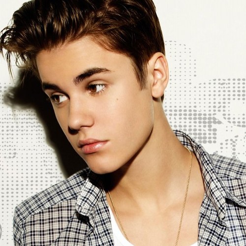 Okay so we all love Justin 40million of us, if we all follow this profile it will be the biggest twitter site and justin will see it on the news :)
