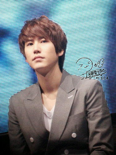 Anggota super junior yg paling muda dan gamers sejati^^