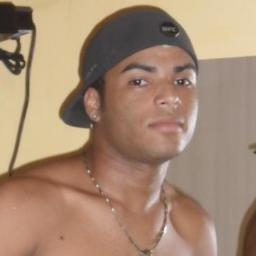 A vida nos oferece 4 sentidos: Amar, Sofrer, Lutar e Vencer. Quem ama luta, quem luta sofre, quem sofre vence...por isso ame muito, sofra pouco e lute sempre!