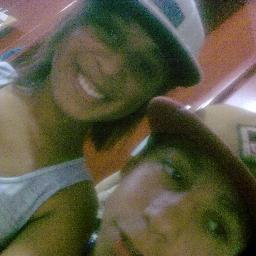 Quando olho seu rosto, seus olhos parecem inocentes e puros. Em seus braços me sinto seguro, e só sei que sem você eu posso tudo, menos ser feliz.♥ P.@_MlkOJy