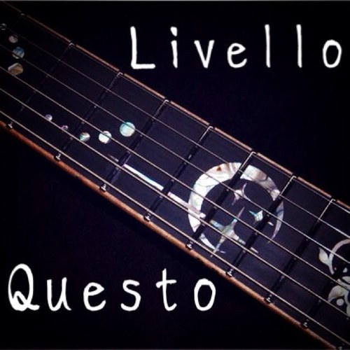 早大本庄軽音部バンド→Livello Questo／Vo.&Gt.→齋藤／Gt.→橋爪／Ba.&Chorus→花木／Dr.→根岸／Key.→小林