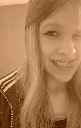 Britt, ik hou zo veel van je eh. Je bent zo lief en mooi. Dikke kus van je trotse nichtje. ♥️