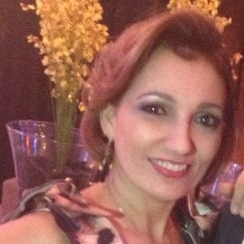 Sou alegre, e vivo de bem com a vida sempre! Fonoaudiologa de profissão, esposa e mãepor amor e devoção.