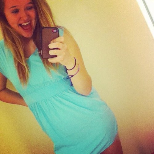 Im paulina! I play volleyball (middle hitter)