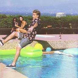Angel// @codysimpson follows me!!!! 3