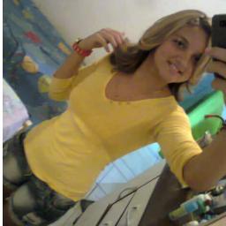 Sou Uma Menina Corinthiana Roxaaaa Feliz,Alegre,Estrovertida,Cinzera  Etc. e do jeito q eu sou feliz eu posso te fazer feliz tbm. =D