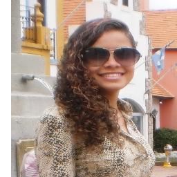 Quando o sol acena bate em mim
Diz valer a pena ser assim
Que no fundo é simples ser feliz
Difícil é ser tão simples
Difícil é ser tão simples
Difícil mesmo é .