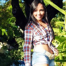 Entusiasmada, virginiana, estudante de Direito e atleticana.