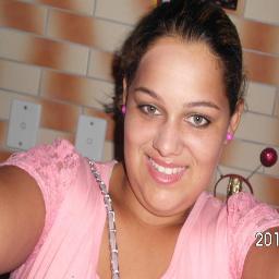 13 anos, colorada, adoro música :3 me sigam