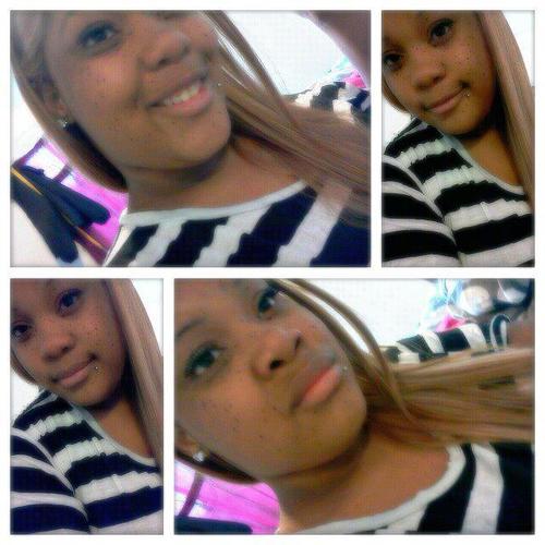 18 Years old single......Living my life and not worrying about yours.......#TeamNikkiMinaj #TeamFollowBack  #Team90S Baby #TeamFreaks .!Muisc passion