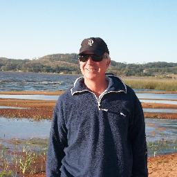 Abogado especialista en Derecho Ambiental.Asesor legal de la ong Nuevo Milenio