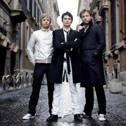 amo a la mejor banda del siglo xxi MUSE y a la mejor cantante de todas ADELE, soy 100% MUSER Y100% DAYDREAMER