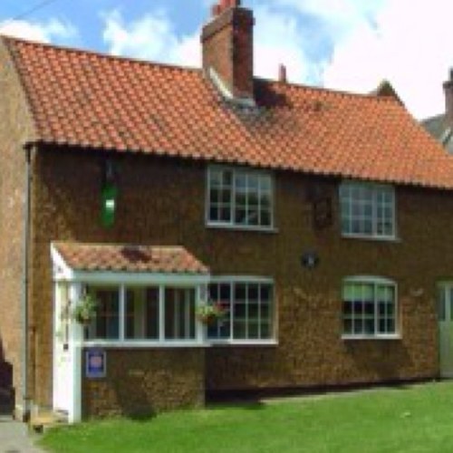 White Horse Cottage. A lovely getaway cottage for all the family to enjoy! pet friendly with cottage garden