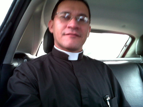 pbronoelmartine's profile picture. sacerdote, conductor del programa católico Iglesia en Sintonia por TV Col cabimas