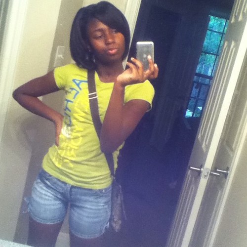 Dont judge me if u dont kno me..|16| sophomore| funny| goofy| love dancing