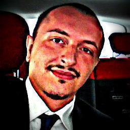 Ateo fino a prova contraria. Amante del rischio sicuro e degli ossimori.  Convintamente di sinistra. Un giorno vorrei essere Varoufakis :)