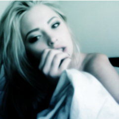 @_conorsvojce  È una ragazza bellissima e dolcissima,se potete seguitela. (E' la mia migliore amica,TI AMO ♥) 
                  Please,don't leave me.