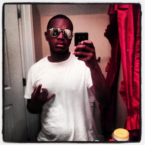 Montrae27's profile picture. follow me i will follow back