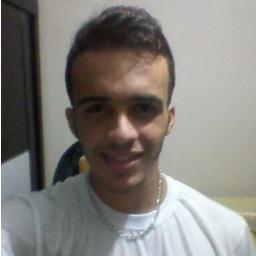 Com a cabeça erguida e mantendo a fé em Deus.