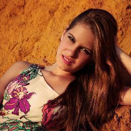 Ludmila Couto , 13 anos , mineira , atleticana , apaixonada , vaidosa , feliz , escorpiana. Eu simplesmente eu (: