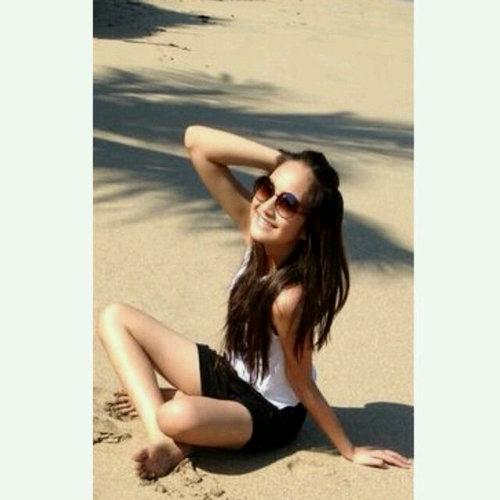 Kiwkiw♥Brainy, classy, elegant, and lovely. That's what a lady should be. ▼▲▼▲