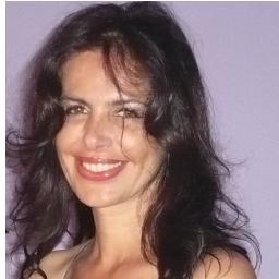Vino, enséñame el arte de ver mi propia historia, como si esta ya fuera ceniza en la memoria. Anita Paredes Sommelieronline