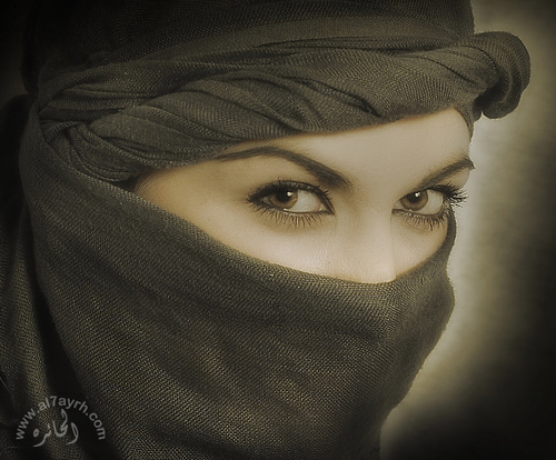 مدري هي أحلامنا اللي مالها داعي . ؟ ولاٌ [الحزن ] حالـف إنـه مـا يخلينـا !