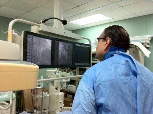 Entre otras cosas, Cardiólogo Intervencionista , optimista indignado y en contra de la ola de conformismo.